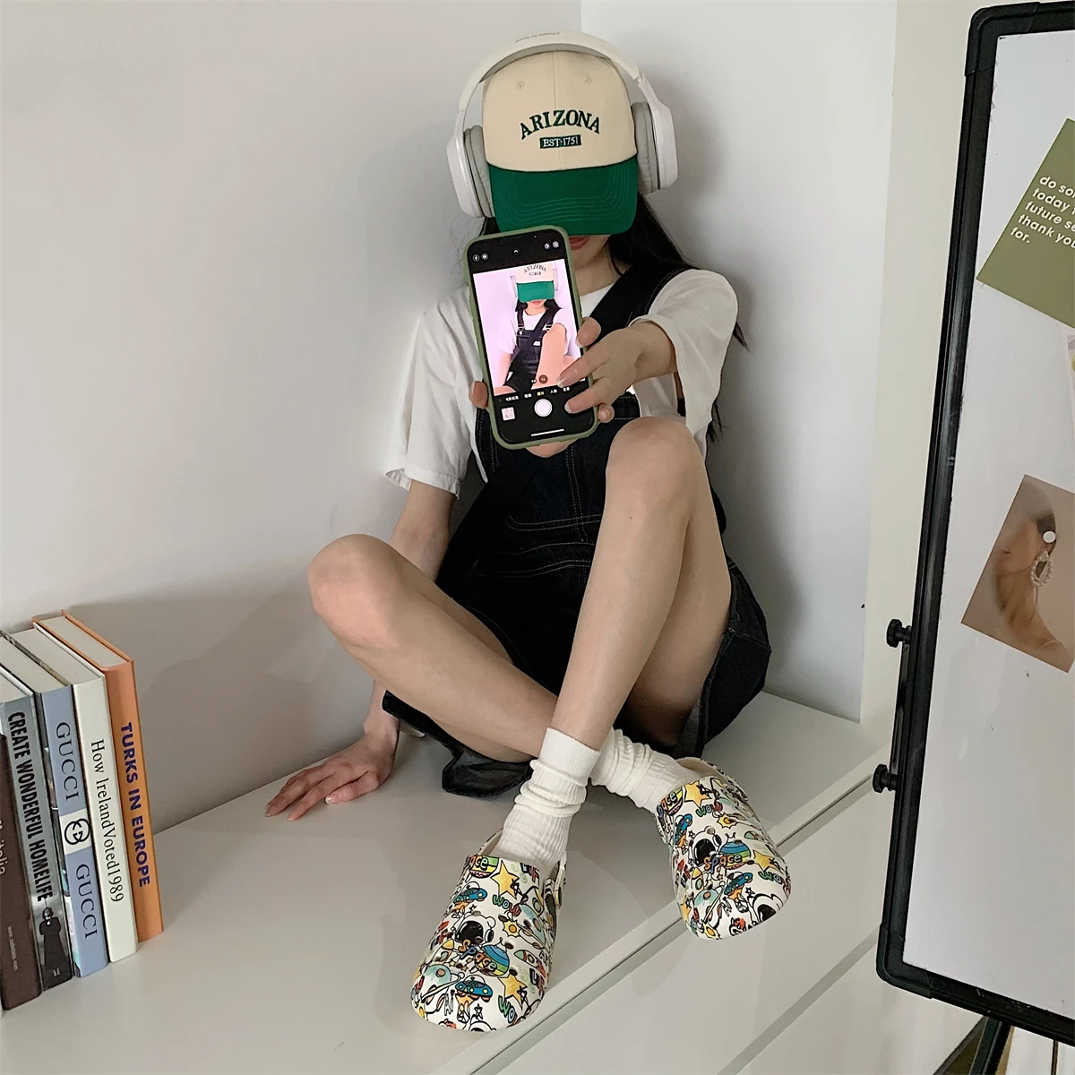 2022 New Summer Couple Cute Graffiti Baotou Beach Shoes Non-slip Adult Soft Cute Sandals Indoor and Outdoor Deodorant Soft Botto