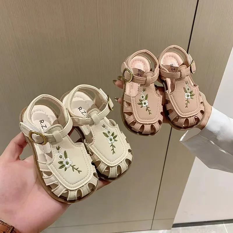 Girls' Sandals Soft Soled Children's Embroidery Comfortable Flat Shoes Summer Baotou Back Empty Fashion Sandals