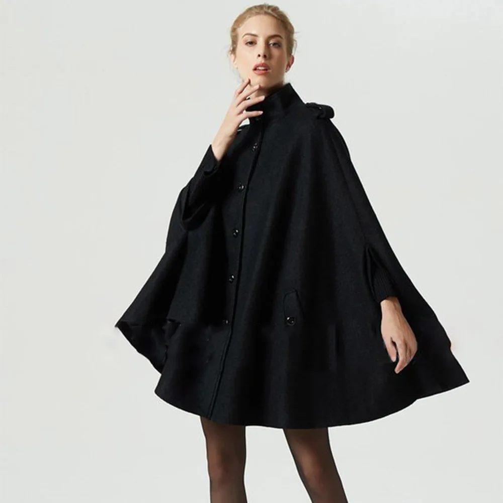 

Женская однобортная накидка средней длины с рукавами «летучая мышь»