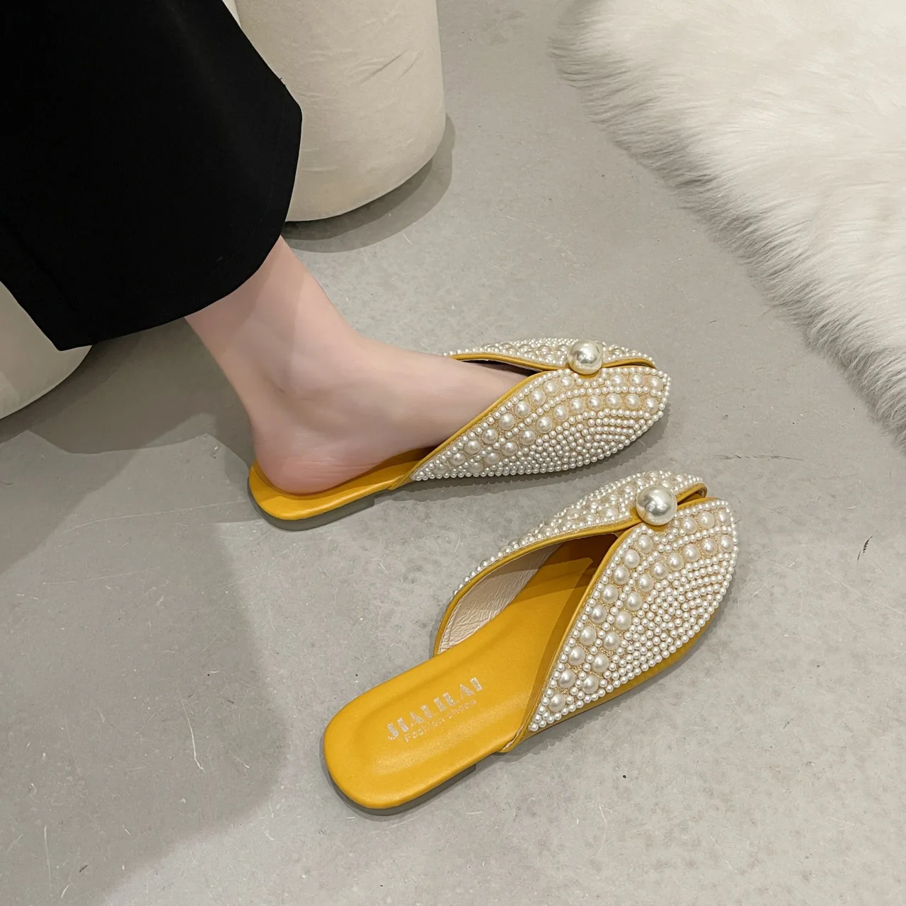 

2023 Fashion Pearl Slippers Women's Flat Outward Wearing Baotou Slippers Leisure Ethnic Style Soft Sole Slippers Home Slippers