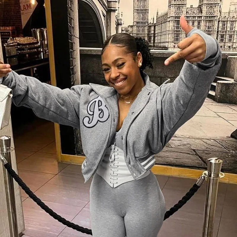 

Бейсбольная модная осенняя куртка для женщин 2022 укороченный топ на пуговицах куртки пальто куртка-бомбер Harajuku удобная повседневная спорти...