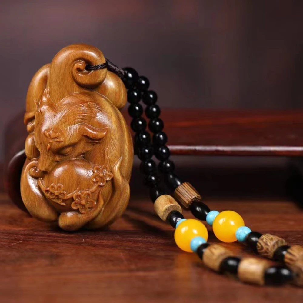 

Фигурка лиса из сандалового дерева