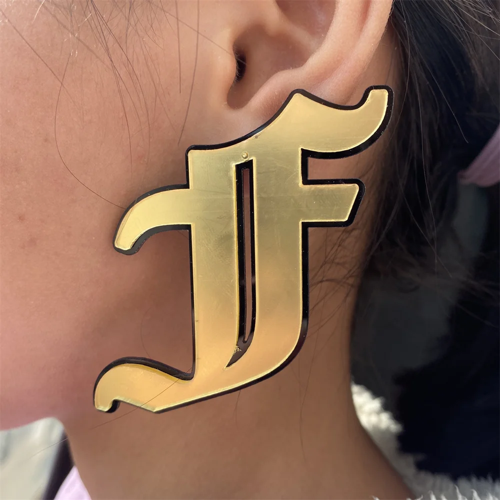 Индивидуальные женские серьги с именем на заказ