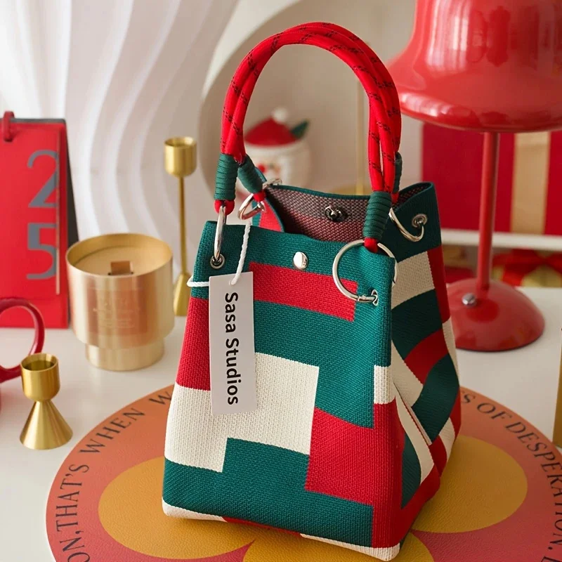 

Женская вязаная сумка из полиэстера