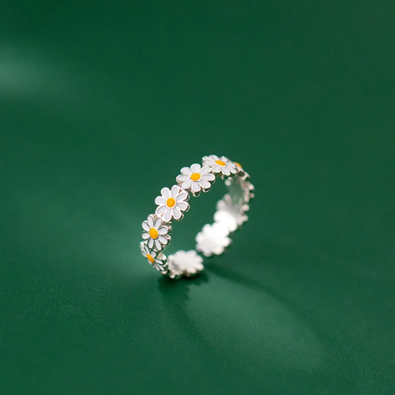 

Little Daisy Ring Mori Style Fresh White Flower Epoxy Ring Korean Style Lady Temperament Bracelet