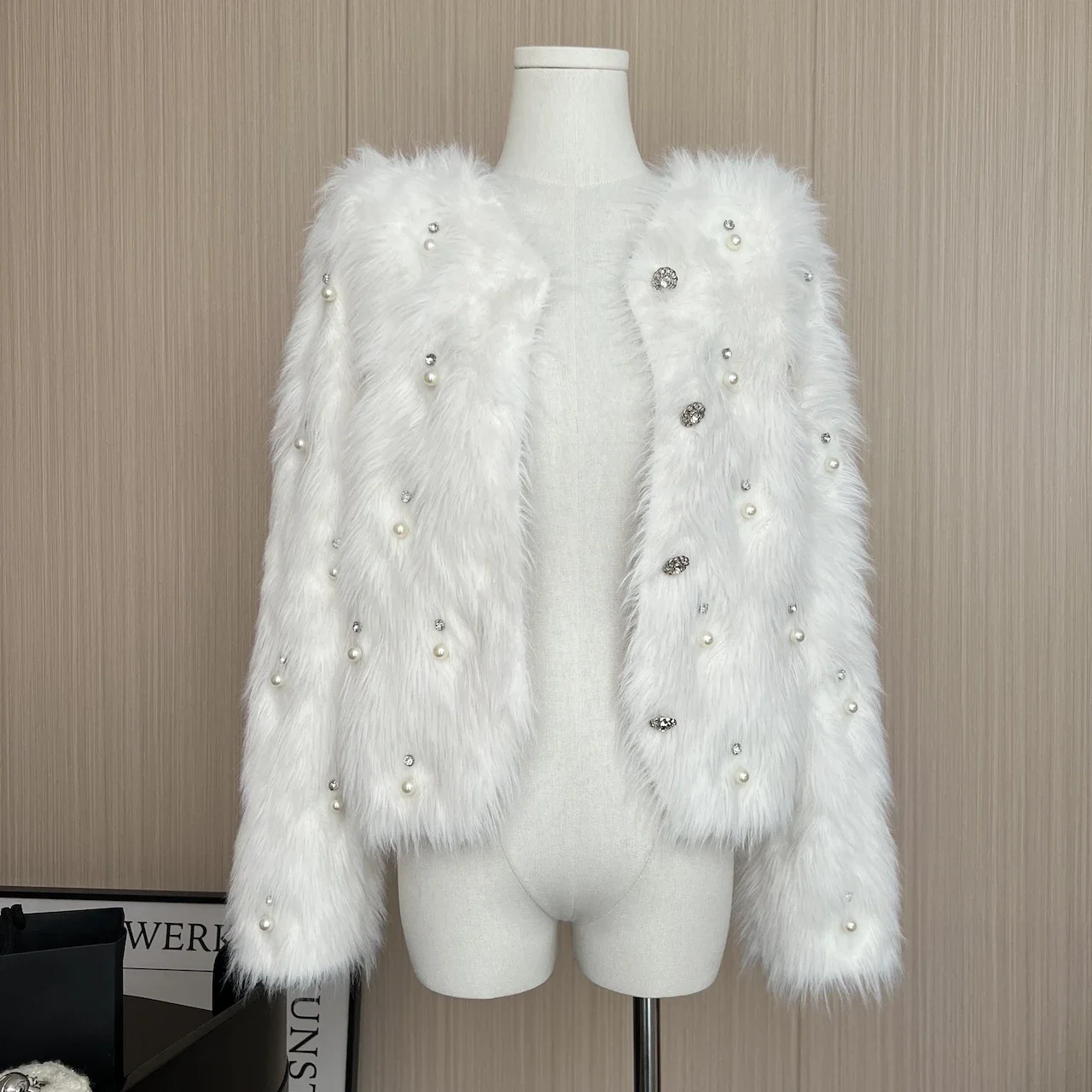 Оригинальный дизайн пальто из искусственного норкового меха однобортное белое