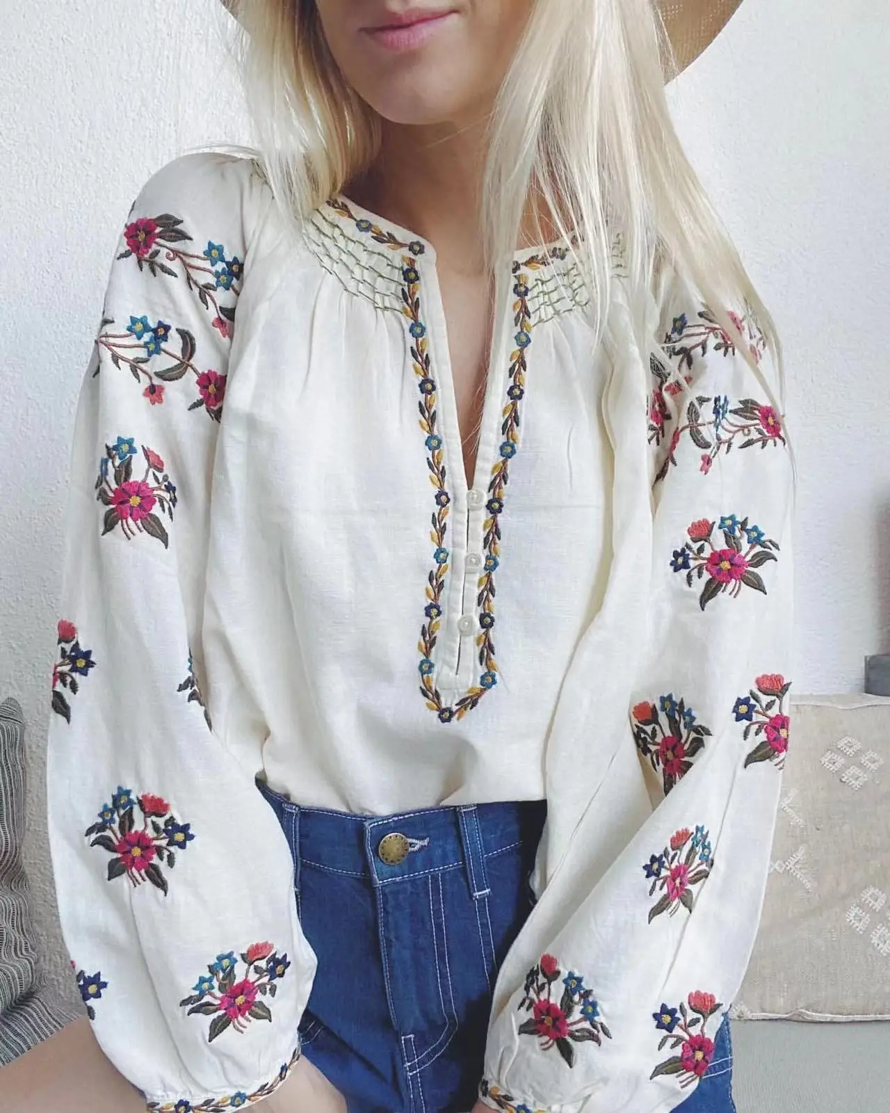 

Retro Embroidery Lady shirt Puff Sleeve V-neck Bohemain Linen Top
