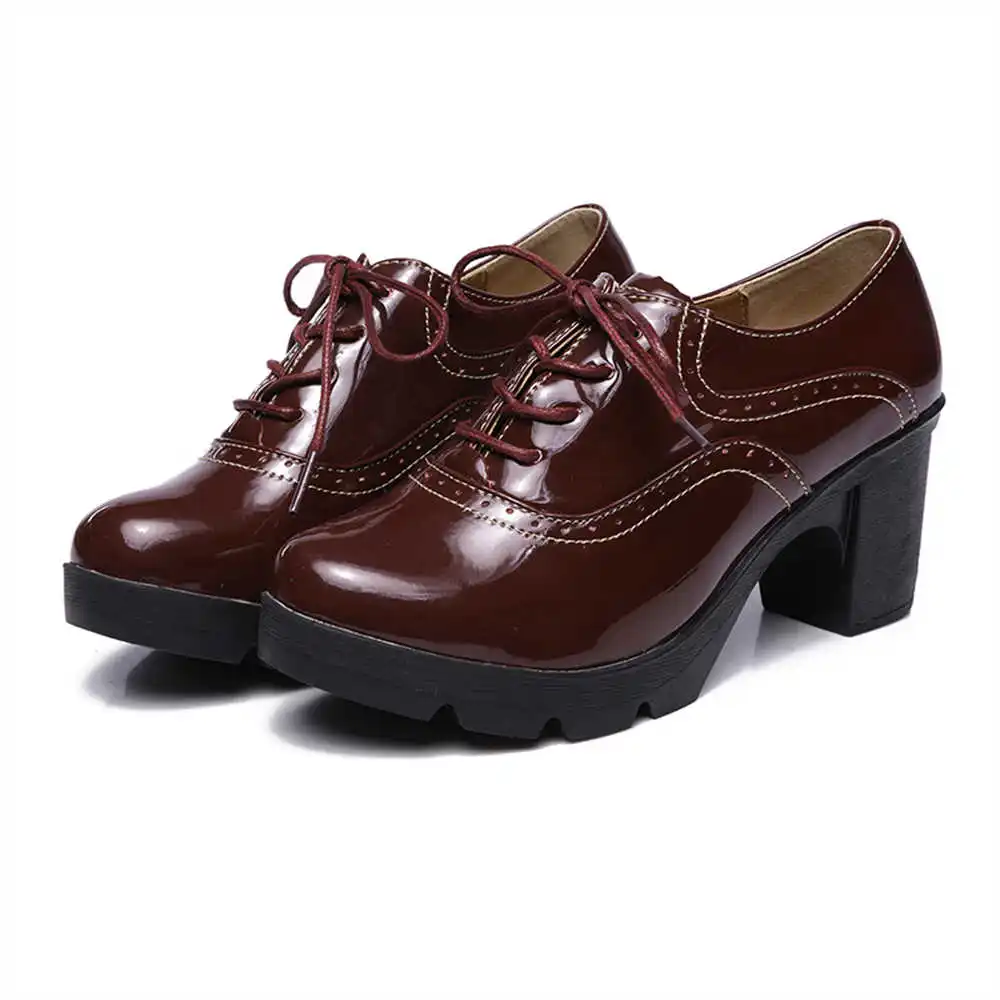 

Женские кроссовки на плоской подошве для невесты и мамы