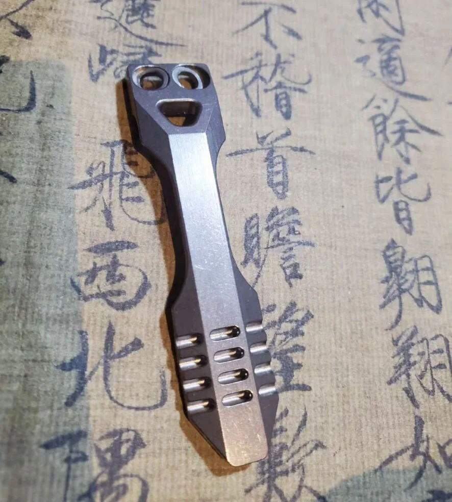 

Новое поступление, 1 шт. титановый сплав, латунный зажим для фонарика