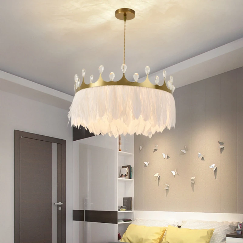 

Room Creative Crystal Crown Feather Chandelier Lamps Warm and Romantic Master Bedroom Princess Lamp Decoration Light Fixtures
