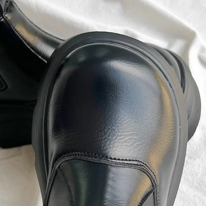 Трендовые женские ботинки на плоской подошве