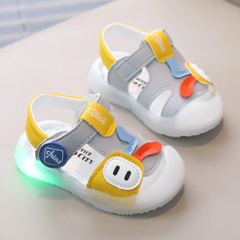 

Summer New Flashing Sandals Cartoon Cute Beach Soft Sole Anti Slip Breathable Flat Bottom Boys' and Girls' Sandals