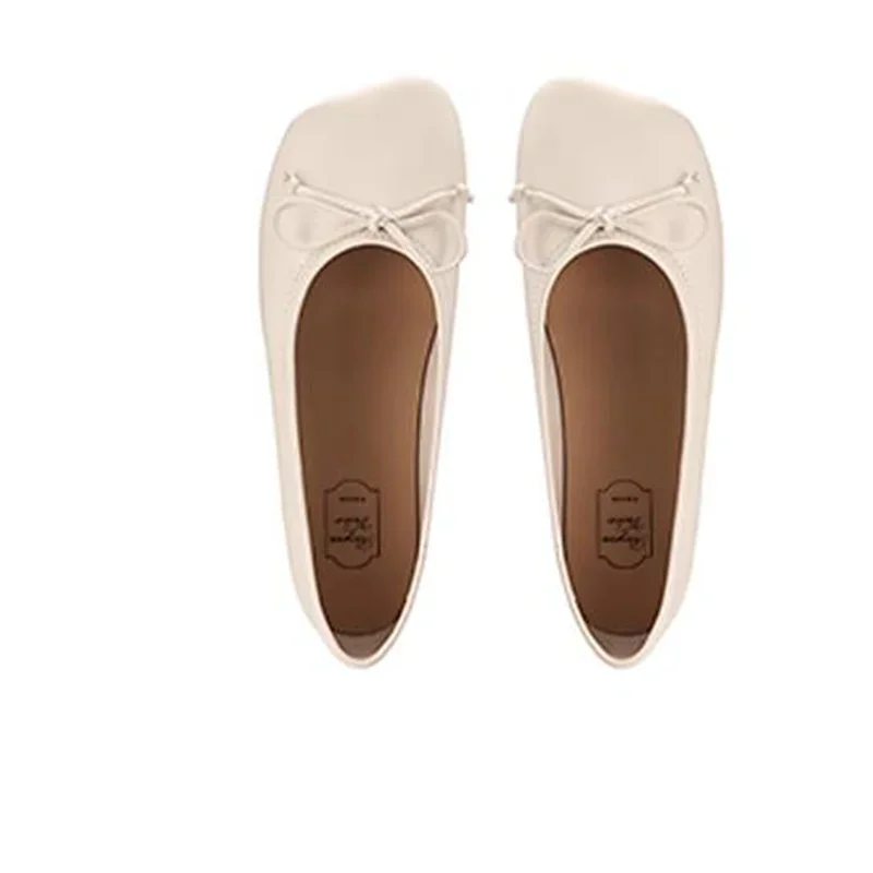 Женские туфли с бантом-бабочкой однотонные на низком каблуке