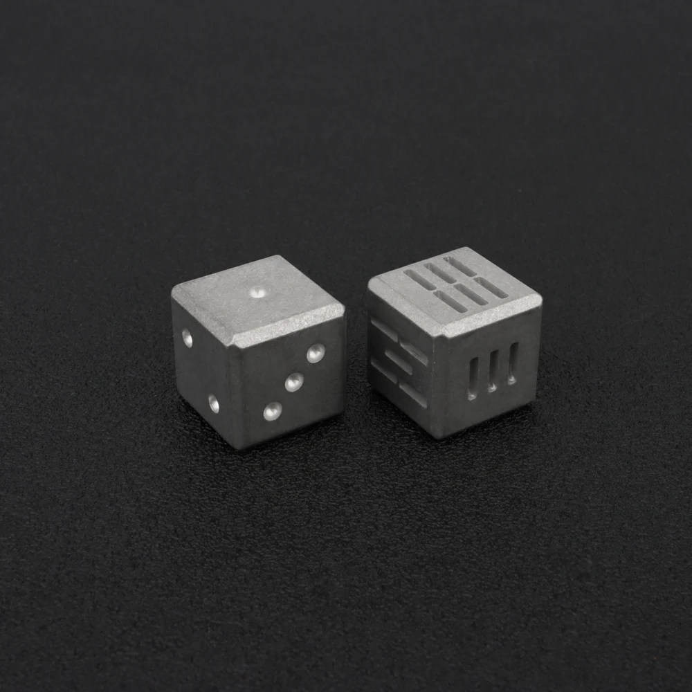 

1pc TC4 Titanium Alloy Dice Outdoor EDC Small Toy Ice Water Groove Titanium Dice Chilled Red Wine Beer Dice Gift