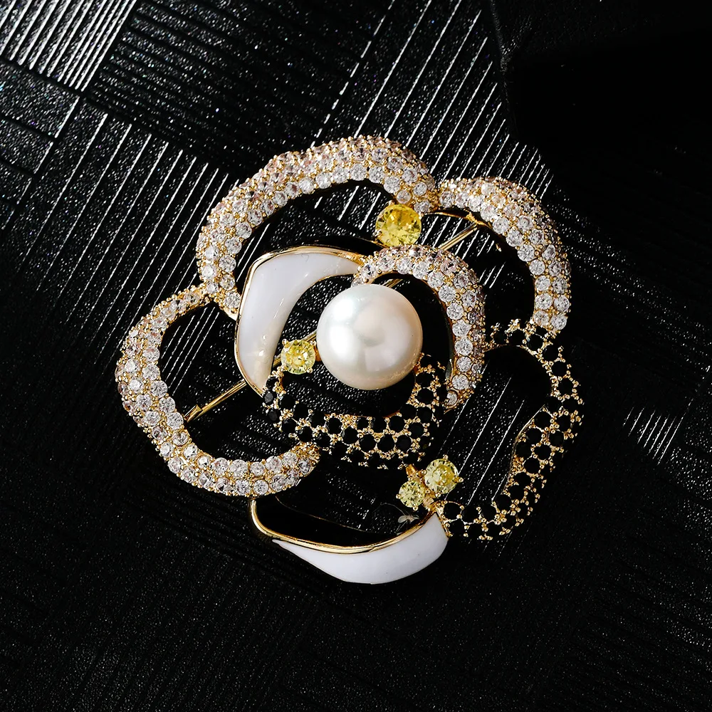 

Freshwater Pearl Brooch Design Sense European and American Exquisite Flower Corsage