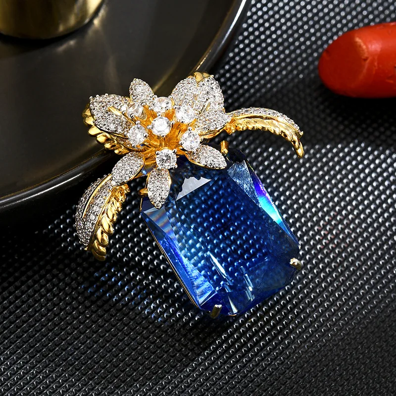 

Unique Design Cubic Zircon Flower Brooches Luxury Geometry Vase Broochpins for Woman Suit Coat Holiday Gift Fashion Accessories