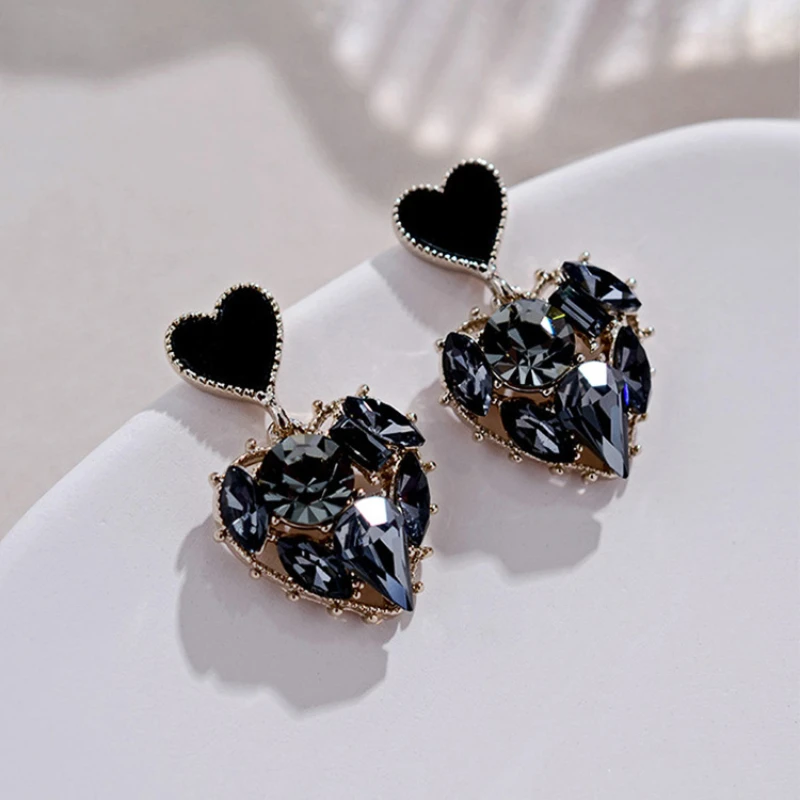 

A Pair Trendy Black Crystal Loving Heart Dangle Earrings Korean Fashion Colorfast Funny Women Stud Earrings Free Shipping Offers
