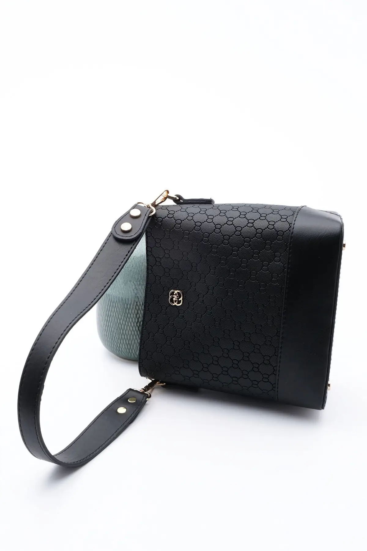 Женская сумка через плечо среднего размера Fustel Black