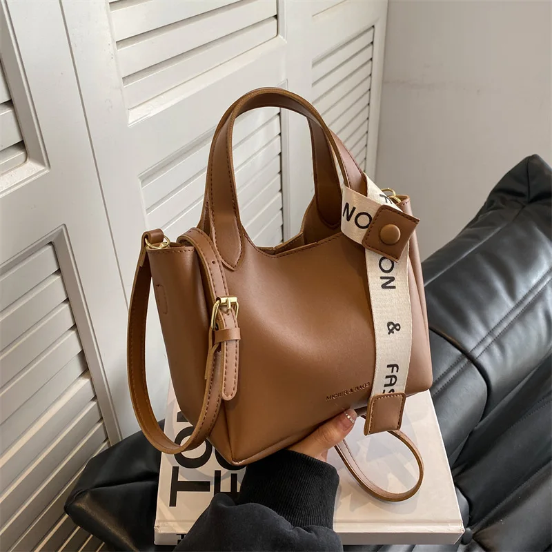 

I Personalized Contrast Color Bucket Bag Fashion Handheld Women Bag Versatile One Shoulder Straddle Bag