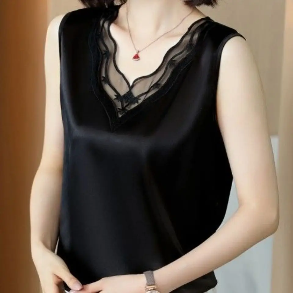 2022 new hot vests Versatile Strap Vest Large Women's Dress in Spring and Autumn Wear a sleeveless bottomed lace V-neck top tank