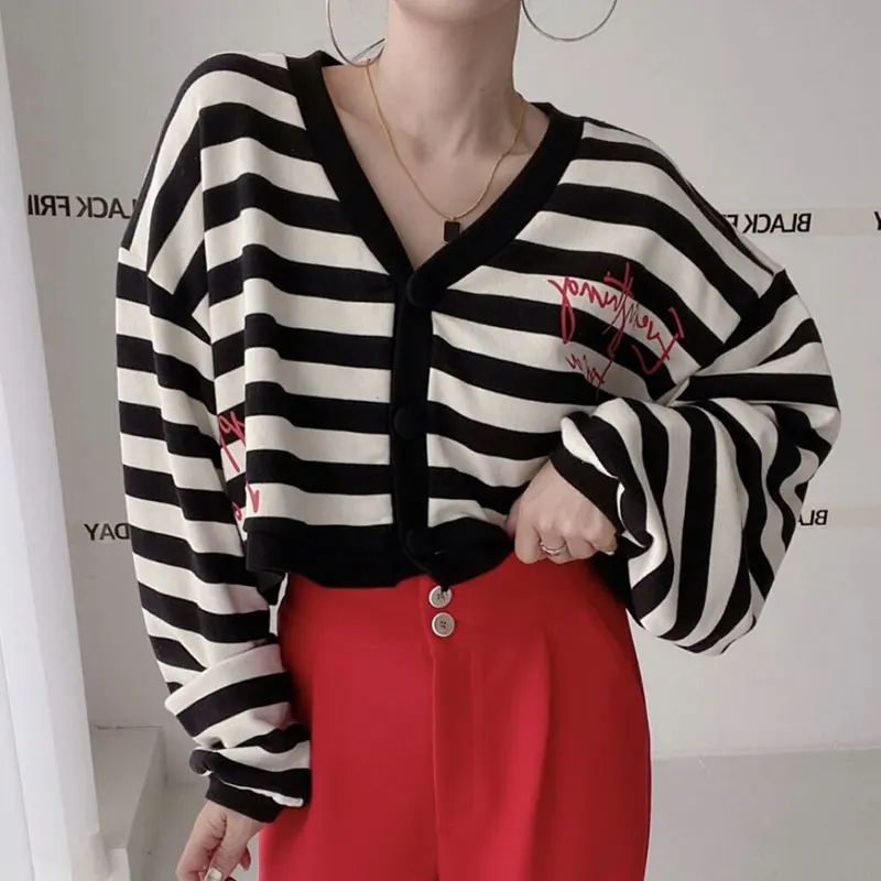 

Korean Fashion Elegant Hoodies For Women Autumn Long Sleeve V-Neck Crop Sweatshirts Letter Print Tops Single Breasted Woman Top