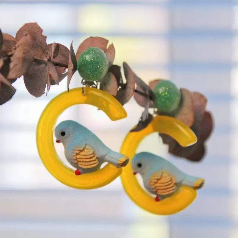 

Unique Small Birds Earring For Women Cute Resin Parrot Earrings Trendy Designer Jewelry Wholesale Summer Acrylic Bird Earring