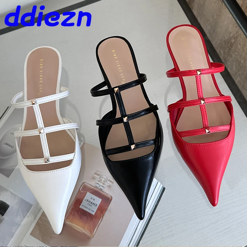 Мюли женские на низком каблуке сандалии без застежки заостренный носок заклепки