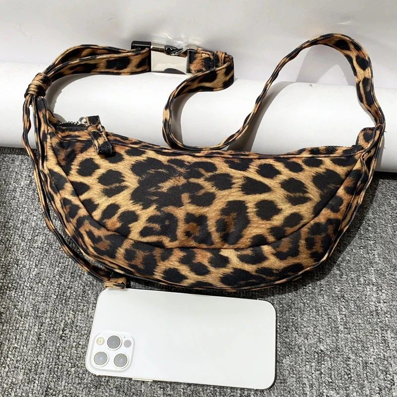 Повседневные сумки в форме полумесяца с леопардовым принтом для женщин.