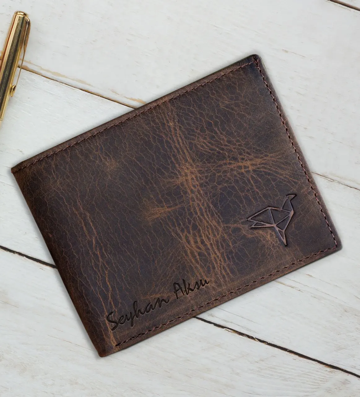 

Персонализированный темно-коричневый бумажник из натуральной кожи