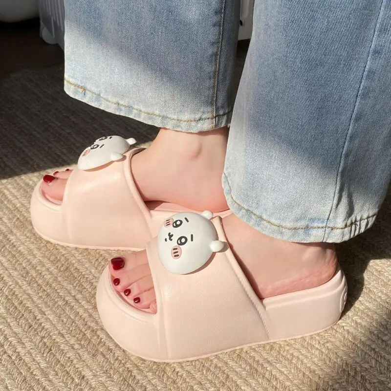 Фото Женские летние шлепанцы Chiikawa New Style Eva с толстой подошвой, для улицы, пляжа, комфортные, универсальные сандалии для отдыха №4