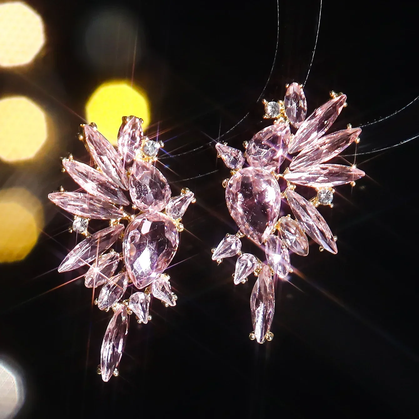 Роскошные темпераментные серьги из цветного стекла со стразами неправильной