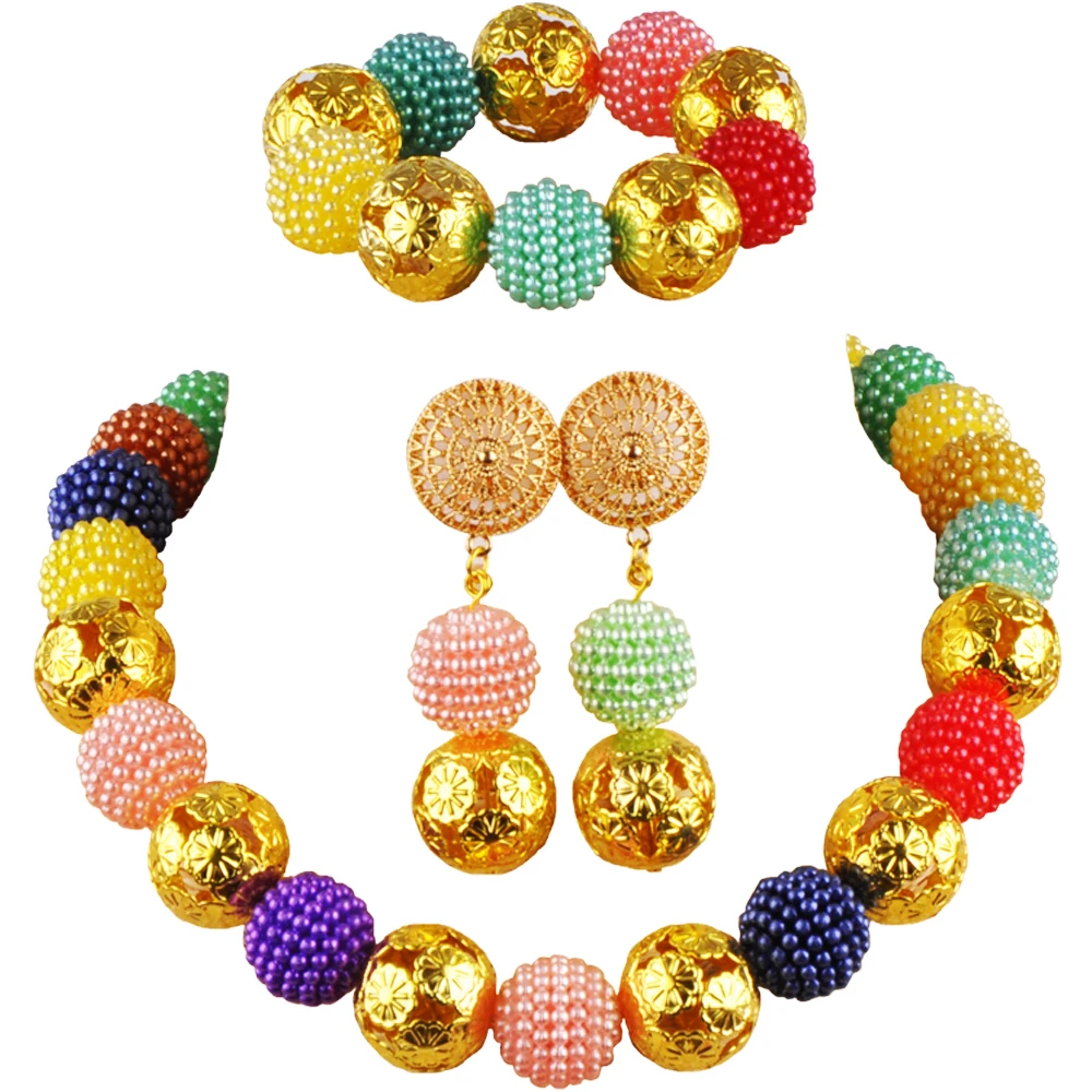 

Разноцветное ожерелье в африканском стиле