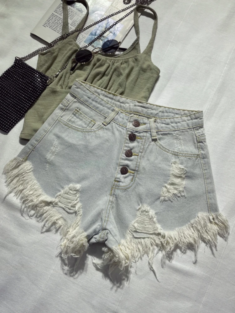 Женские джинсовые шорты ZCWXM на пуговицах с дырками лето 2022 необработанными
