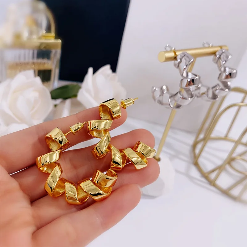 

Fashion Stud Earrings Gold Plated Jewelry Simple and Elegant Large Circle Earrings Exaggerated Design Hollow Phone Cord Gifts