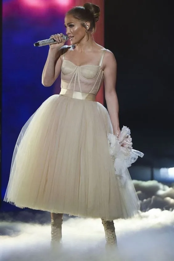 Женская атласная юбка-пачка бежевая Пышная юбка до середины икры с поясом на