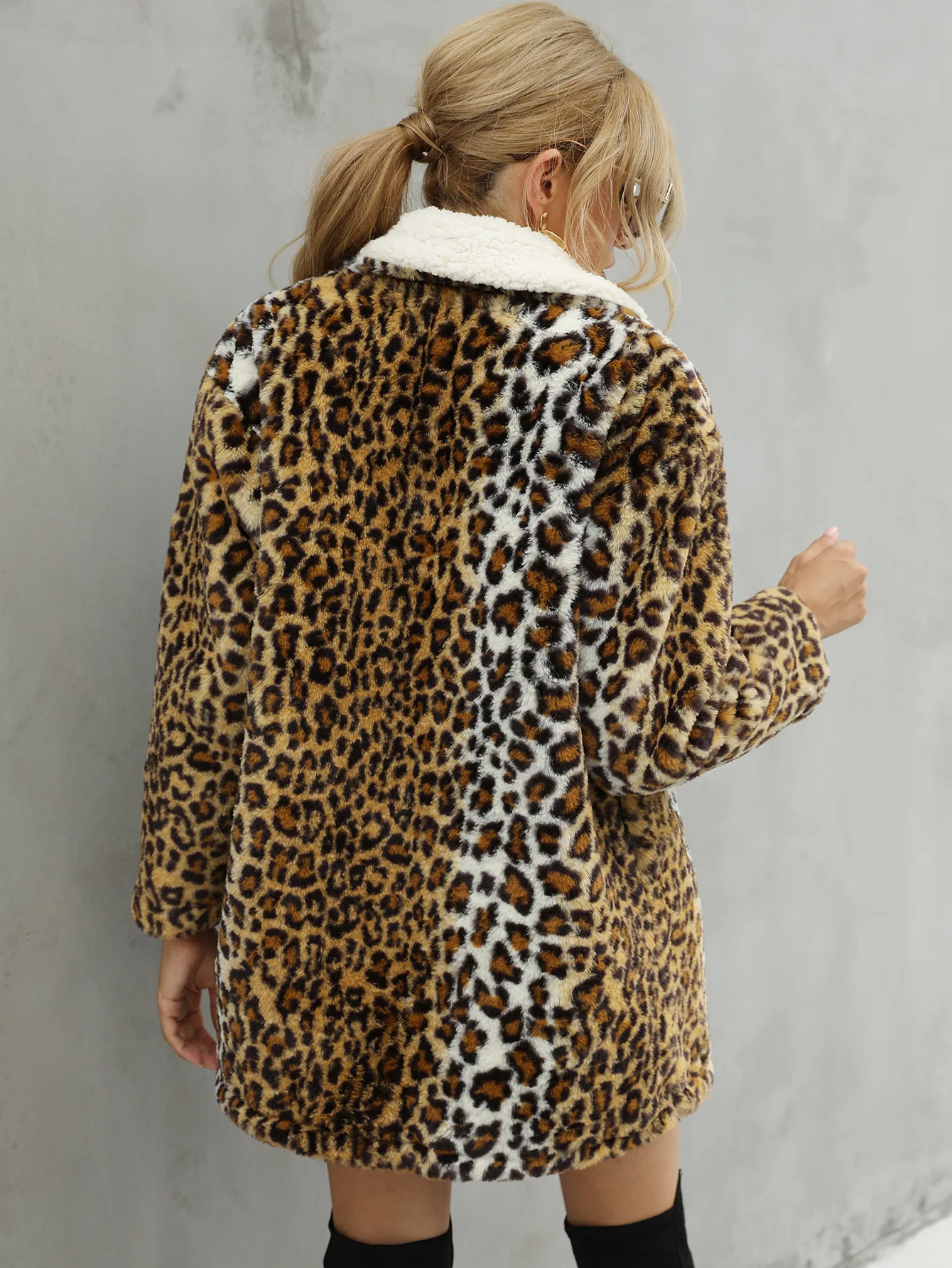 Women's Leather Fur Coat Leopard Print Stud for Autumn and Winter Plush Faux Fur Coat Women's Faux Fur Coat