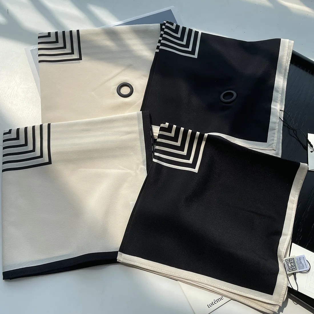 Женский шёлковый шарф-Тотем 80*80 см