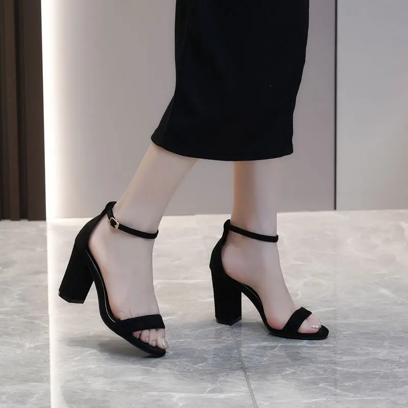 Женские туфли VIOCNE на квадратном каблуке