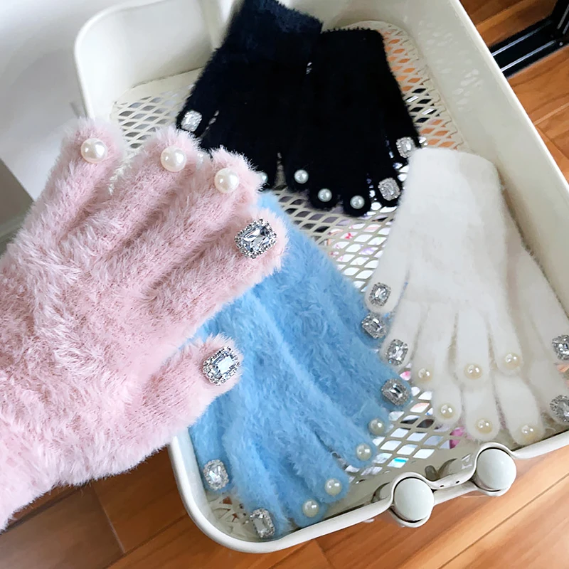 

1 Pair Cozy Plush Imitation Pearl Decor Warm Gloves Solid Color Rhinestone Fingertip Pretty Exquisite Soft Fashion For Winter