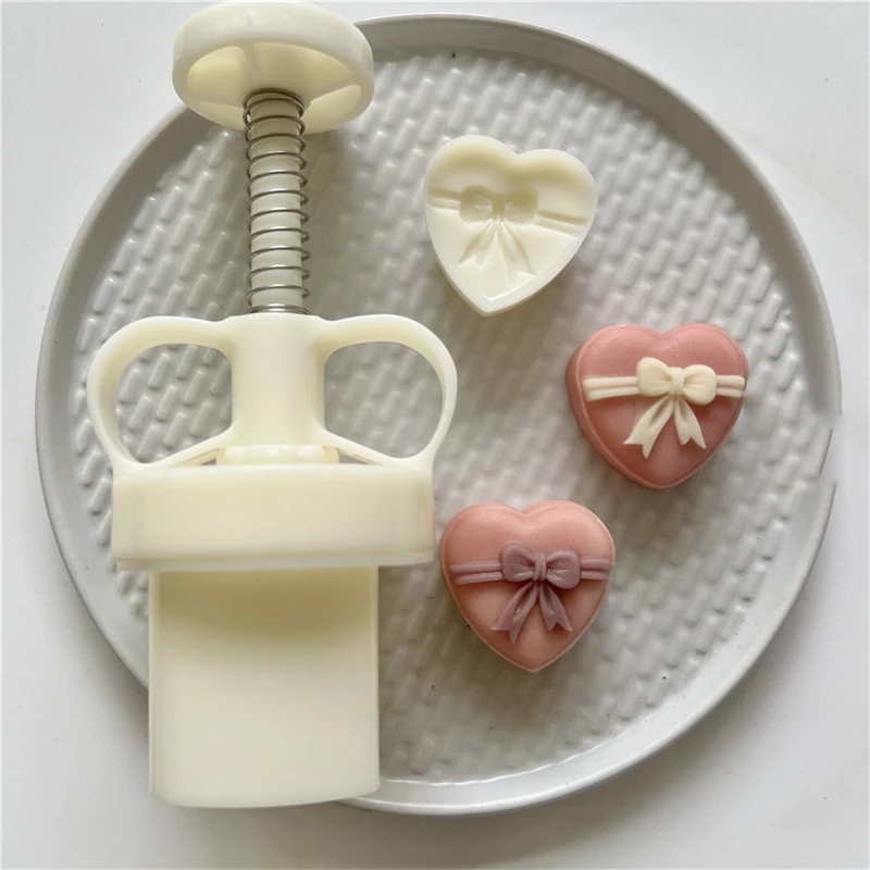 

Mini Love Mooncake Mould 20g Bowknot Mung Bean Moon Cake Hand-Pressed Mold Home Baking Food Grade Mid-autumn Festival Mould