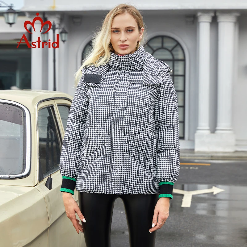 

Astrid/Новинка 2022 года; Зимнее женское короткое пальто; Парка с капюшоном в клетку; Женские куртки; Модный дизайн; Теплое хлопковое пальто; ZR-20220