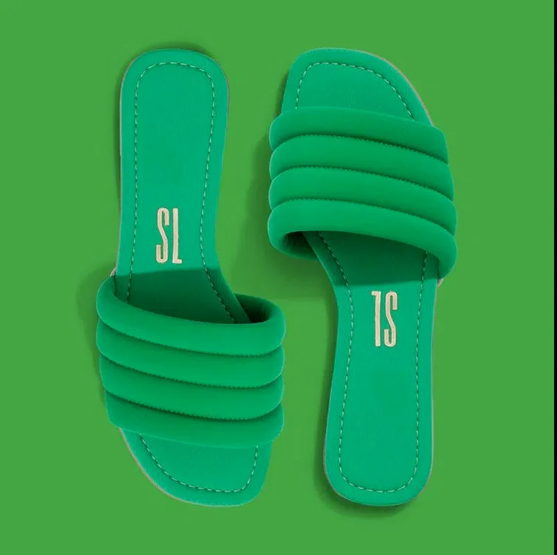 

2022 New Slippers Women Square Toe Flat Casual Shoes Women Slide Summer Flip Flops Beach Sandal Slipper Furry Slippers