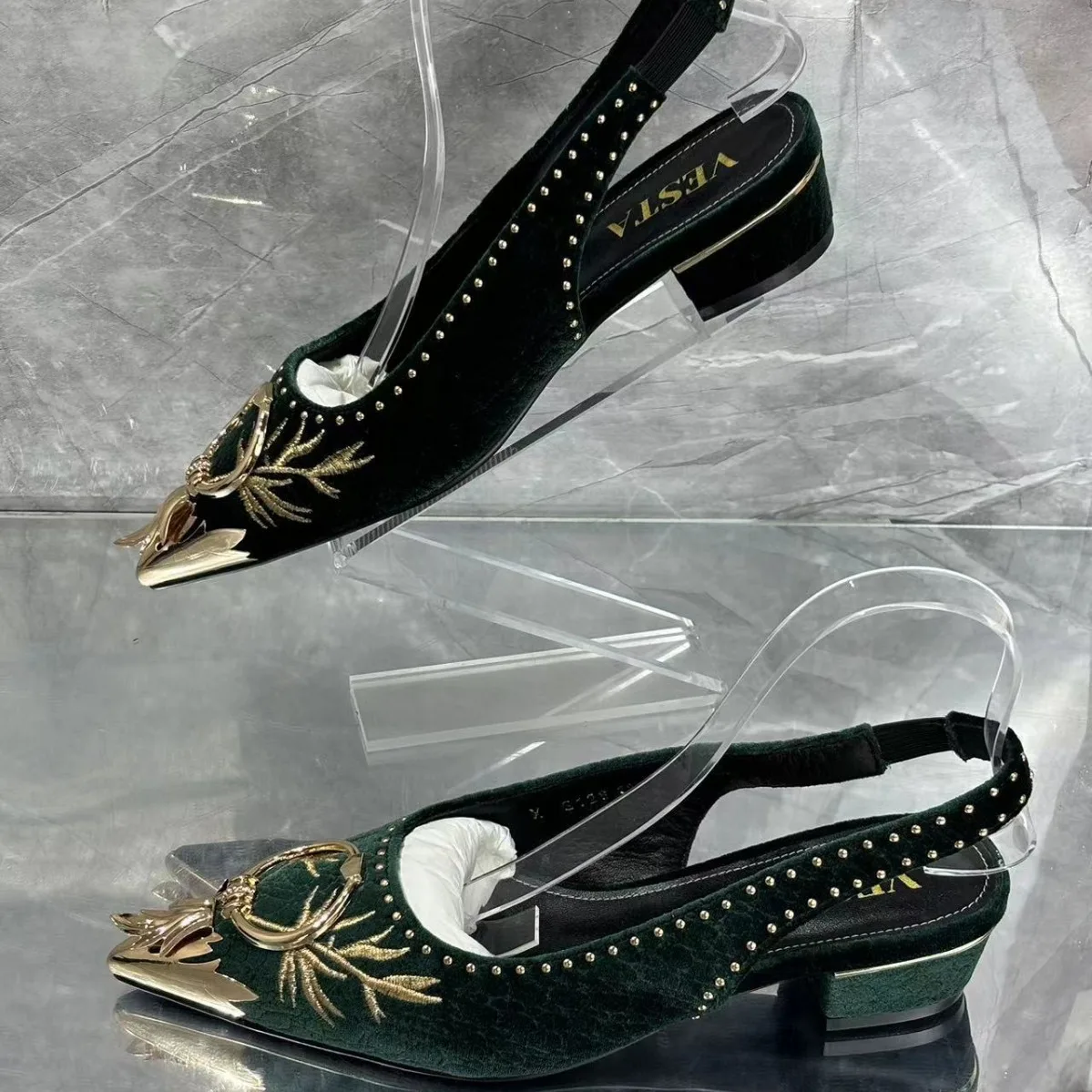 Золотые Модные женские сандалии с вышивкой кисточкой снаружи и подкладкой из