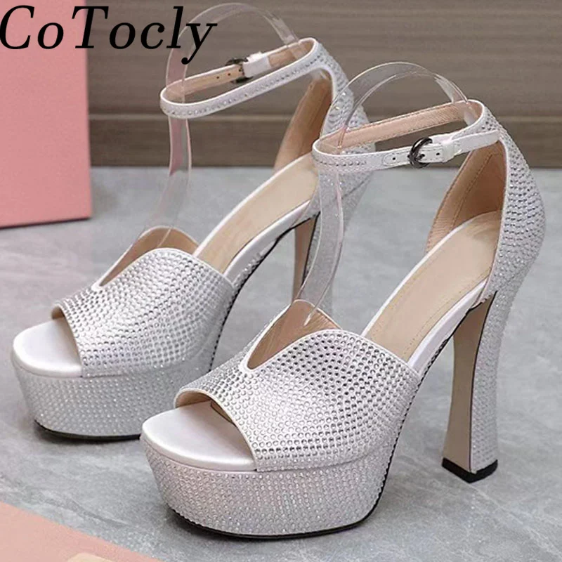 

Женские сандалии-гладиаторы на высоком каблуке