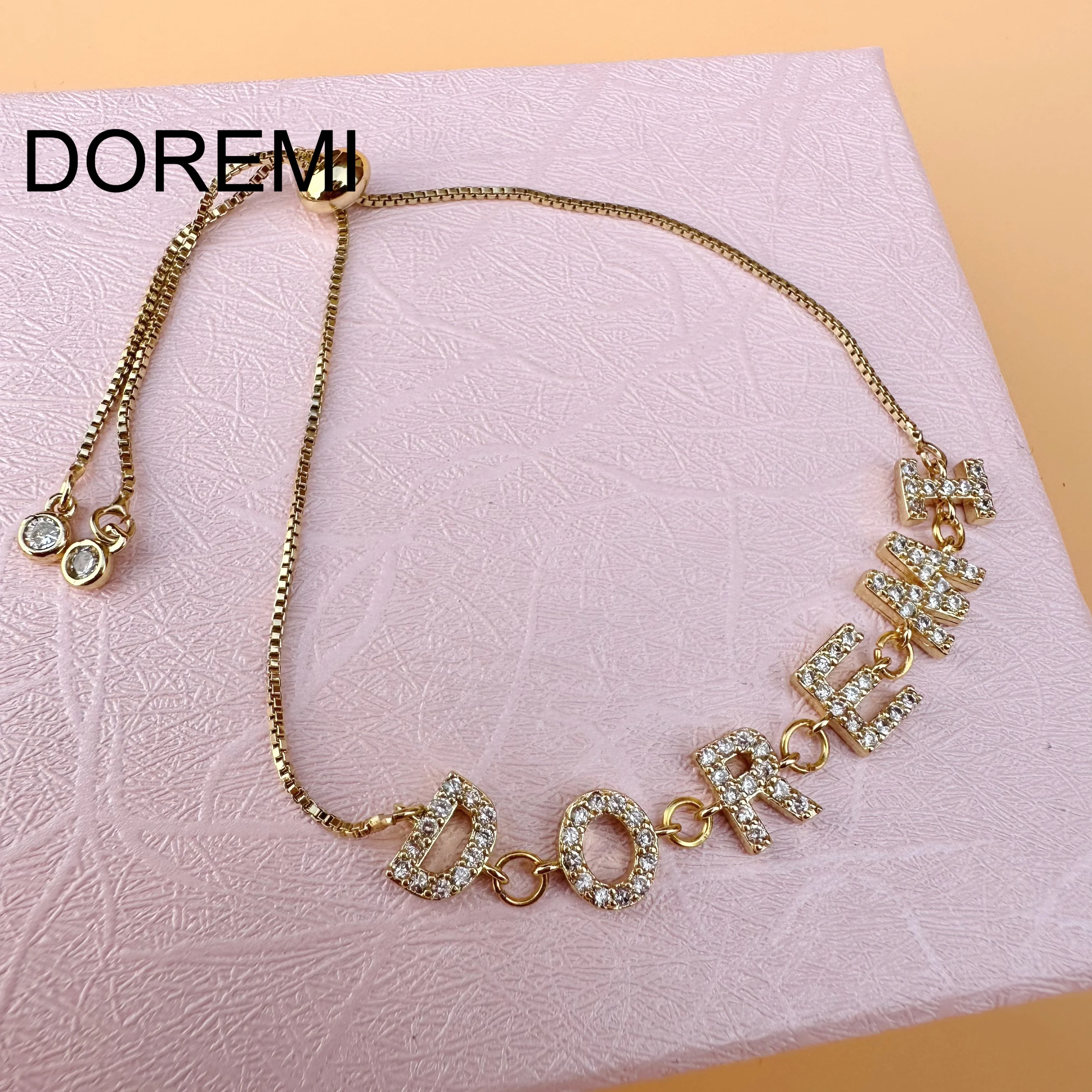Браслет с алмазными буквами DOREMI