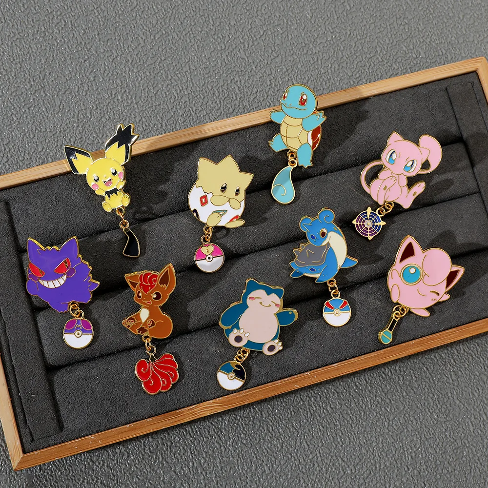 Фото Булавки-подвески с покемонами Jigglypuff Gengar Vulpix Mew Lapras Pichu Squirtle Togepi Snorlax с хвостом и PokeBall Броши Подарки для фанатов №3