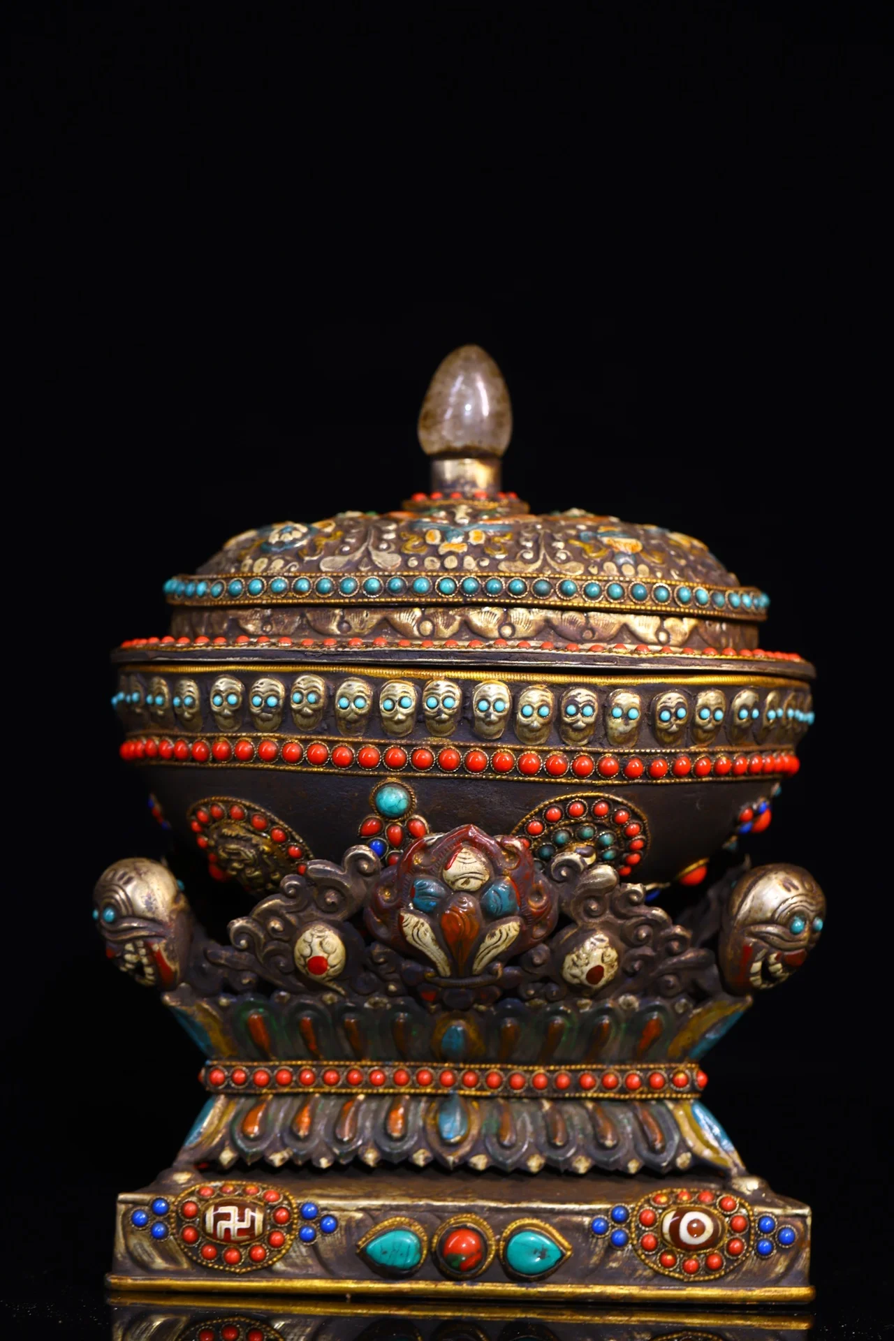 

Коллекция тибетских храмов 9 дюймов, старая тибетская серебряная мозаика, драгоценный камень, голова черепа, восемь сокровищ, миска Габала, Dharma, поклонение, зал, городской домик