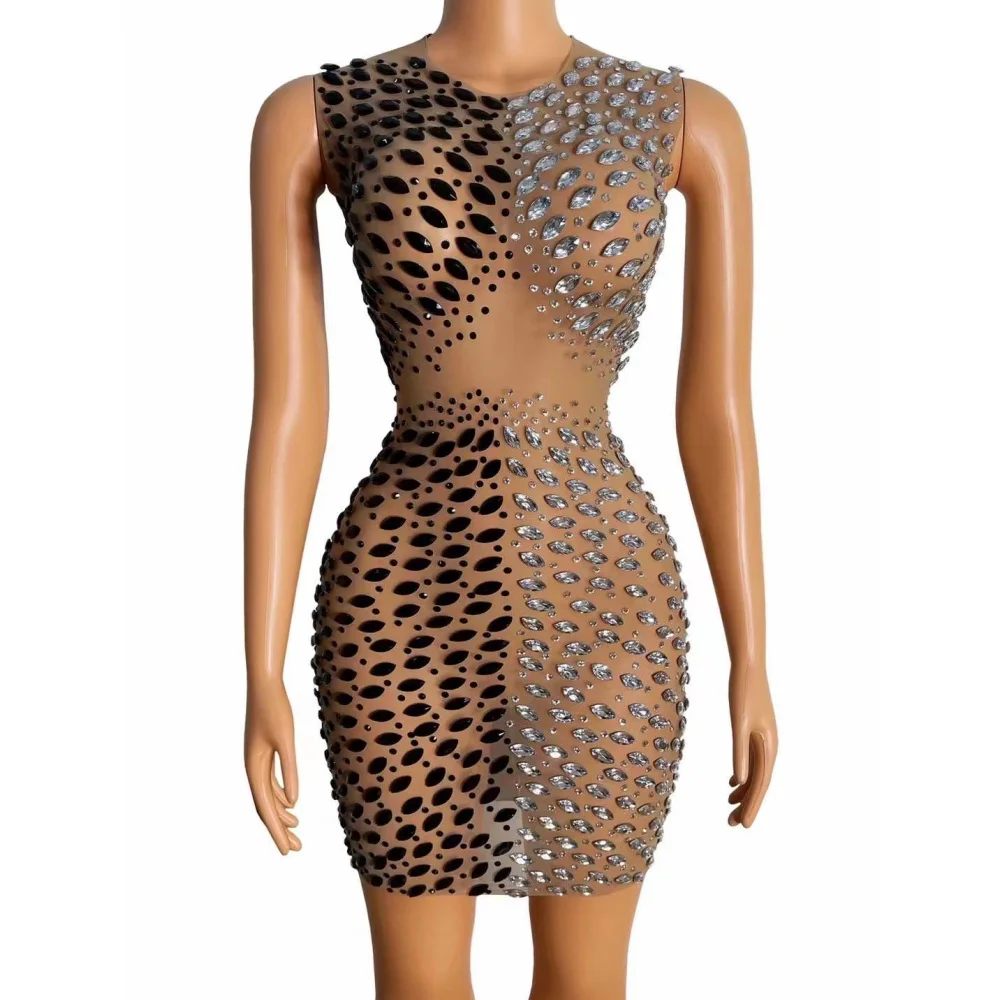 

Блестящее женское мини-платье в стиле ретро