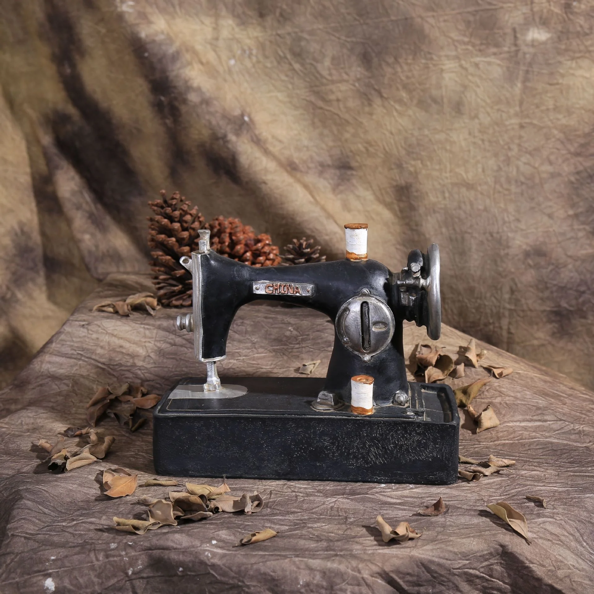 

Tin sewing machine model window display props restaurant clothing store nostalgic ornaments