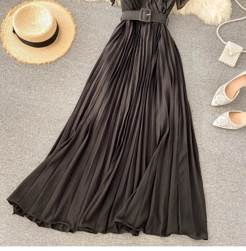 

Женское летнее платье на бретелях-крутое, модное и удобное